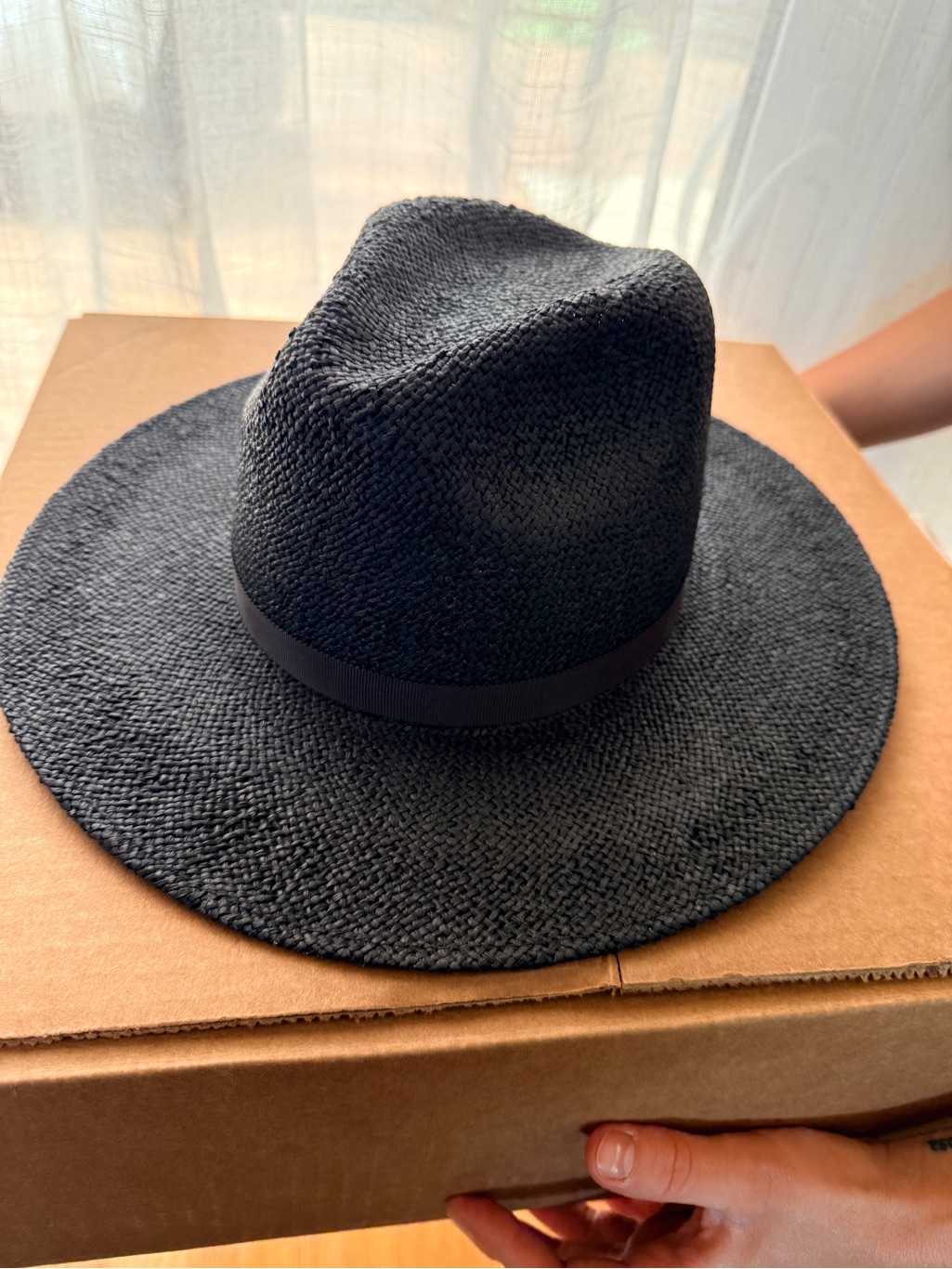 Hampui Black Straw Wide-Brim Fedora Hat - Women/ Black Size M